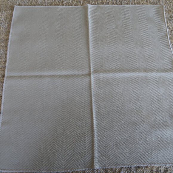2 Sets pf 4 Ea. Cream Napkins, Luncheon and Dinner Linens - Picture 8 of 10